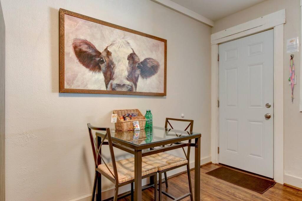 Cedar Blossom Bungalow Is A Cozy Getaway With A 5 Minute Walk To Downtown! Hot Springs Exterior photo